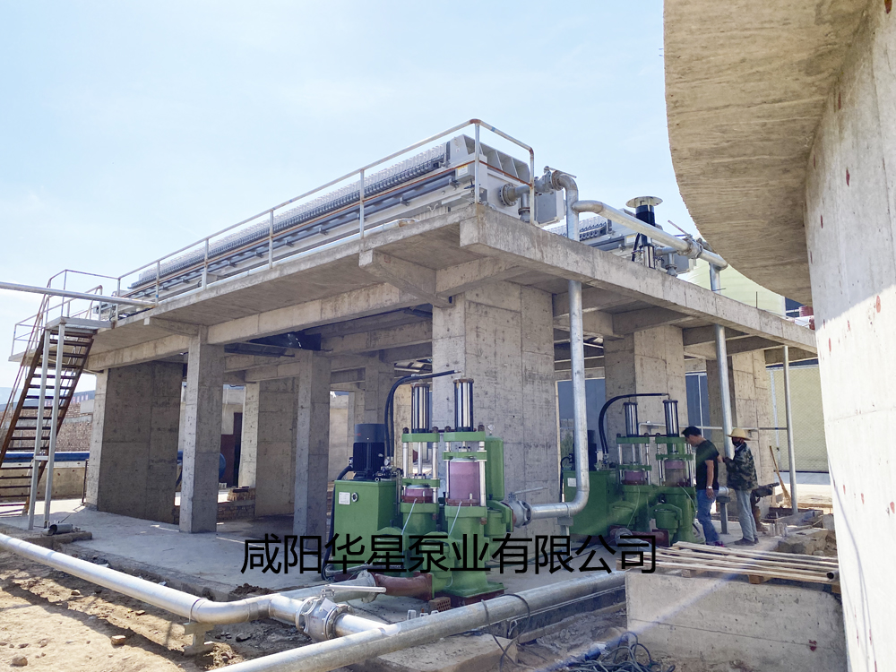 柱塞泥漿泵用于壓濾機(jī)進(jìn)料現(xiàn)場